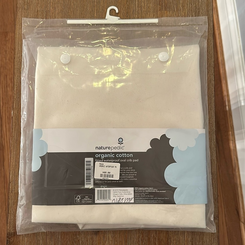 NWT Organic cotton fitted waterproof, oval crib pad